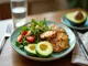 low-carb-abendessen-mit-avocado-gesund-und-saettigend